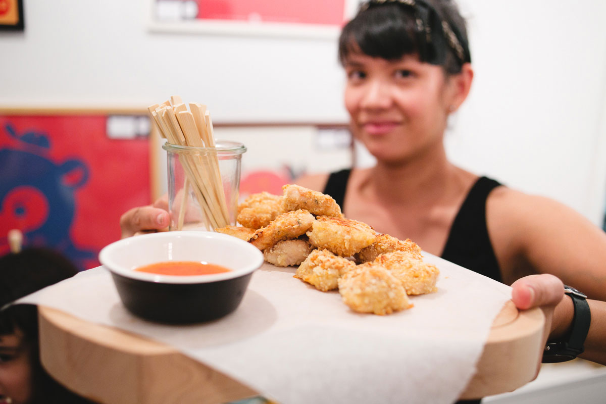 JTTC Hold Strong Gal