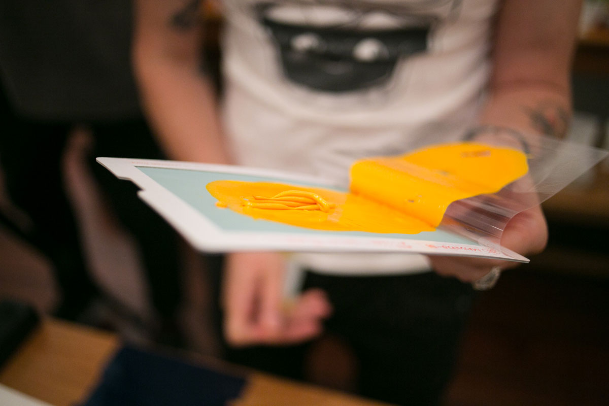 JTTC Hold Strong Gal